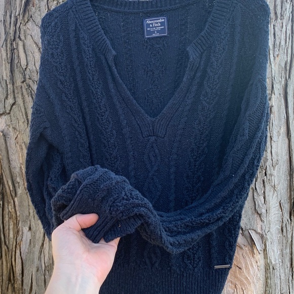 Abercrombie small knit v neck sweater - Picture 2 of 6